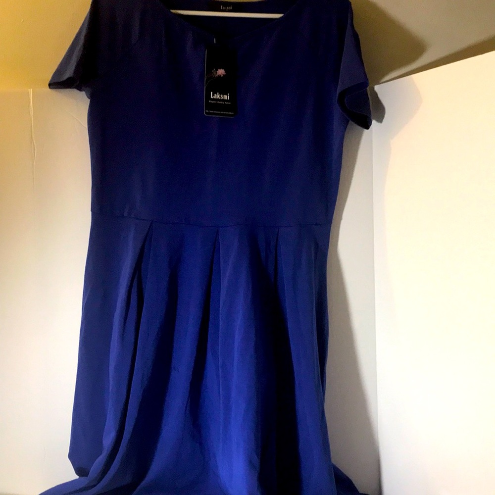 Laksmi dress size xl short sleeves blue peek front darted waist